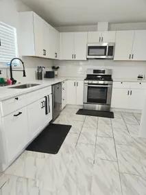 NEWLY Remodeled Sleeps 12/4 Full, 4 Twin - Image 4