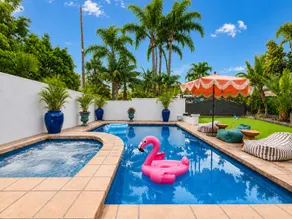Resort Living: Hoops, Outdoor Bar, Views, Pool+Spa - Image 2