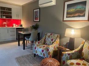 Peaceful and private garden studio - Image 2
