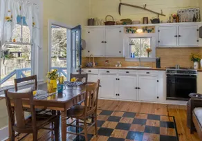 Maison D'Memoire Bed & Breakfast Cottages - Image 5