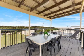 Sea Breeze - Spacious Family Escape near Surf Beach - Image 2