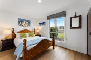 Sea Breeze - Spacious Family Escape near Surf Beach - Image 3