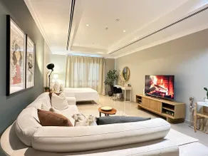 gorgeous studio at prime location w/marina view - Image 3