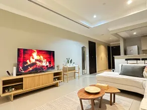 gorgeous studio at prime location w/marina view - Image 2