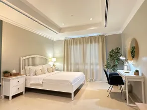 gorgeous studio at prime location w/marina view - Image 5