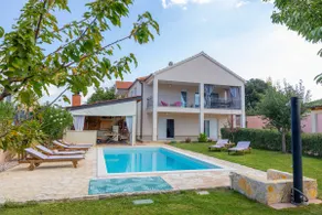 *Villa Kalura* grill, chill & heated pool joy - Image 3