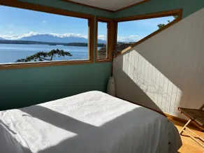 Galiano Island Home by the Sea - Image 4