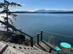 Galiano Island Home by the Sea - Image 2
