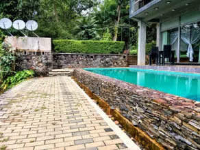 Leisure Land- 3 Rooms Bungalow with a Private Pool - Image 5