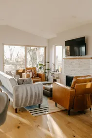 Beacon Lookout/ Modern Mid-century Townhome - Image 4