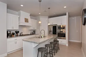 2 King En Suites - Spacious 4BR w/ Rooftop Patio - Image 3