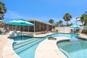 Coral Beach 3 Bedroom Home by RedAwning - Image 2