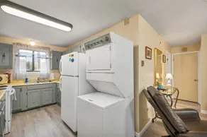 Condo Ideal location. Ski, Shop, Hike. - Image 3