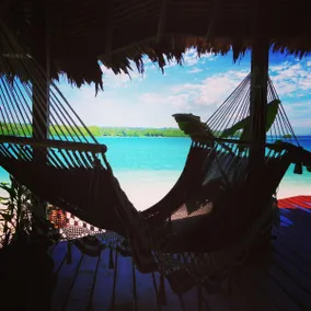 Santo Sunset Luxury Beach Bungalow vid Surunda Bay - Image 4