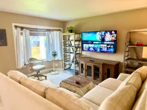 Central Encinitas, 1.4 Miles from Beach - Image 2
