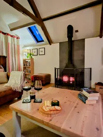 Rural detached barn|woodburner|close to beaches - Image 3