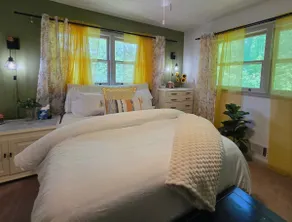 Entire Private Cottage Pet Welcome 5 min to Square - Image 3