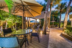 NEWLY Renovated Boutique, Modern by the Beach!-G - Image 3