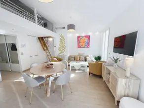 3-4 ppl, mezzanine, balconies, near the center, bright - Image 3