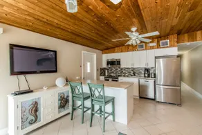 Doc's Holiday updated 2bed/2bath half duplex with Cabana Club - Image 4