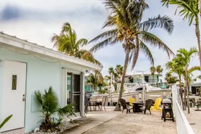 Doc's Holiday updated 2bed/2bath half duplex with Cabana Club - Image 2