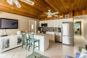 Doc's Holiday updated 2bed/2bath half duplex with Cabana Club - Image 5