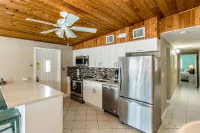 Doc's Holiday updated 2bed/2bath half duplex with Cabana Club - Image 3