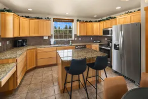 Exceptional Cabin in Roslyn Ridge! Private Pickleball Court and Hot Tub - Image 4