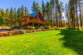 Malerisk bjælkehytte på 5 private acres!  Spabad * Stor gård * WiFi - Image 4