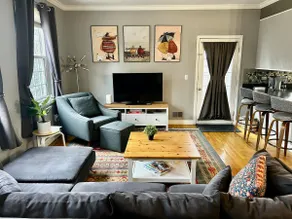 Spacious Porter House - 8 mins to town — sleeps 11 - Image 2