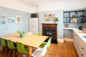 NEW Large House By The Beach Exmouth Sleeps 10 - Image 5