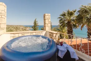 Elouthia Residence with Sea View and Hot Tub - Image 2