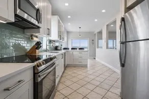 Beautiful Bayfront Home • Heated Pool & Jacuzzi - Image 4