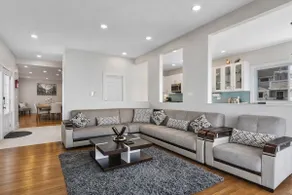 Beautiful Bayfront Home • Heated Pool & Jacuzzi - Image 3