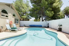 Privates, sehr gehobenes Haus mit beheiztem Pool - Image 3