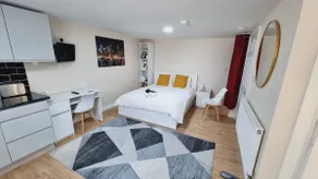 Gorgeous Studio Apartment-parking-garden Wi-Fi-TV - Image 4