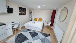 Gorgeous Studio Apartment-parking-garden Wi-Fi-TV - Image 3