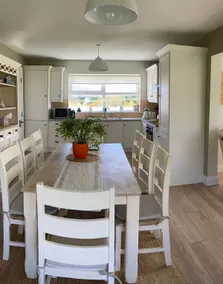 Fabulous 4 bed house near beach and pier - Image 5