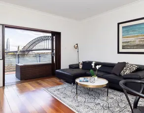 Breathtaking Sydney Harbour view condo - Image 2