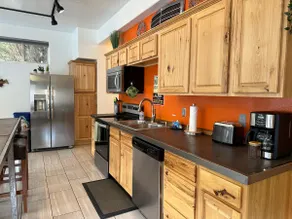 Fully stocked, Clean & Spacious, Downtown Stop#5 - Image 5