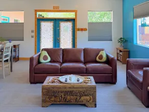 Fully stocked, Clean & Spacious, Downtown Stop#5 - Image 2