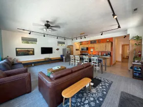 Fully stocked, Clean & Spacious, Downtown Stop#5 - Image 3