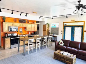 Fully stocked, Clean & Spacious, Downtown Stop#5 - Image 4