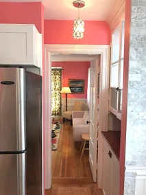 3 Queen Huge 1-Bdrm Beverly Farms - Image 3