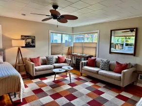 Cedar Grotto: Sleeps 6, Wi-Fi, Hot tub, Sauna, TVs - Image 3