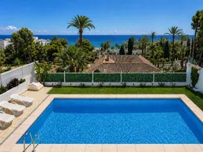 Erstaunliche Villa mit Pool und Meerblick - Image 4