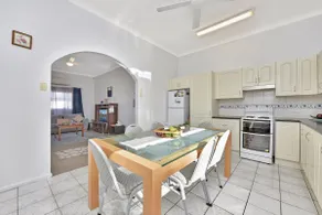 Hunter Valley Accom: Pets, Wineries, Sleeps 10 - Image 2