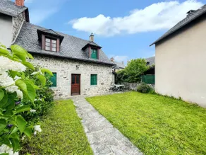 Lovely house in Lanobre with garden - Image 2