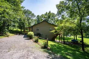 Lakeside Serenity-Lakefront-Pool Table-4X4 Needed - Image 3