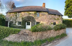 Beautiful 18th Century Cottage - Image 2